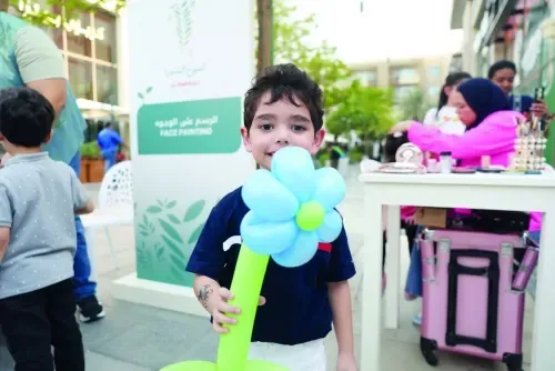 توزيع مئات البذور والشتلات على الجمهور لتشجيع الزراعة