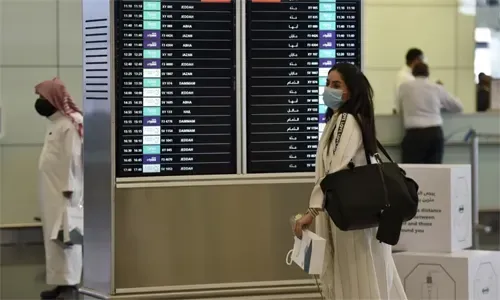 السعودية تعلق السفر إلى الإمارات ودول أخرى