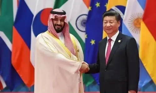 ولي العهد السعودي والرئيس الصيني شي جين بينغ يناقشان تعزيز الشراكة