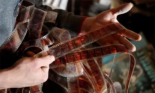 قاعة أفراح فلسطينية تحافظ على كنوز ماضيها السينمائي