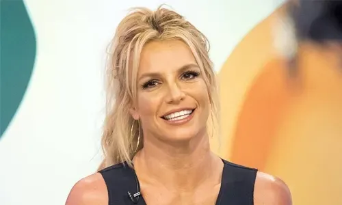 Britney Spears is all smiles on vacation with mother