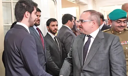 ولي العهد يحث الطلاب على أن يكونوا سفراء للبحرين
