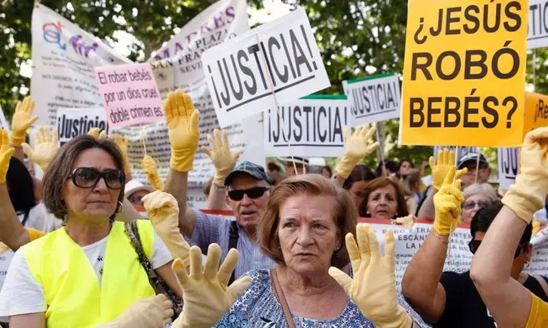 طبيب يمثل أمام المحكمة في إسبانيا على خلفية فضيحة "الأطفال المسروقين"