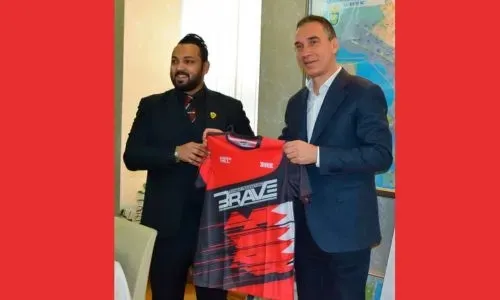 عمدة مدينة بورغاس البلغارية يستقبل رئيس منظمة BRAVE CF لمناقشة رؤية البحرين لتطوير الرياضة