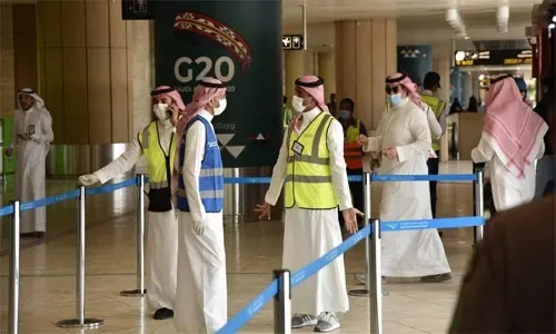 السعودية تحظر دخول غير المطعمين إلى الأماكن العامة اعتباراً من 1 أغسطس