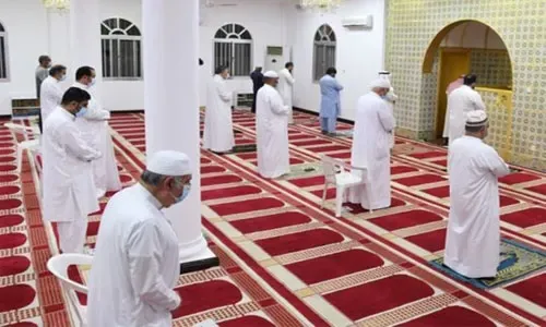 المصلون المطعمون فوق سن 18 عاماً فقط سيتمكنون من دخول المساجد في البحرين