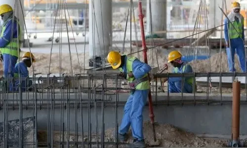 15 شركة تخالف حظر العمل وقت الظهيرة