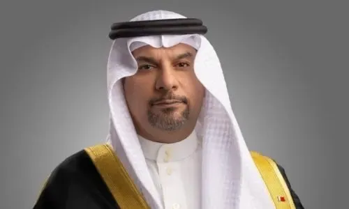 وزير النفط والبيئة يشيد بموافقة مجلس الوزراء على مبادرة أسبوع الشجرة