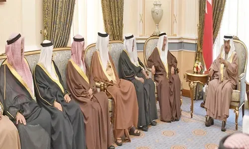 رئيس الوزراء يدعو إلى الوحدة الوطنية