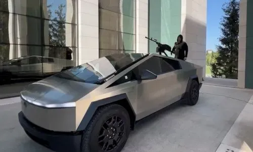 قديروف يجهز شاحنة تسلا برشاش من أجل الحرب