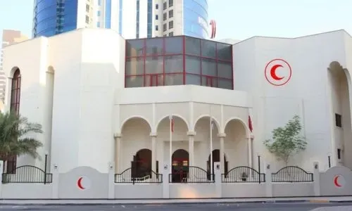 الهادي يؤكد دور الهلال الأحمر البحريني في تعزيز الجهود الإنسانية العالمية للمملكة