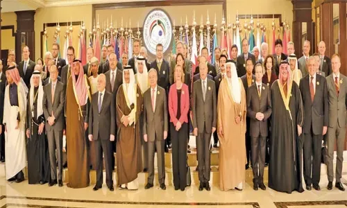$30bn pledged to rebuild Iraq