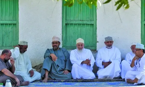 في عُمان، وساطة قديمة تحظى بتجديد