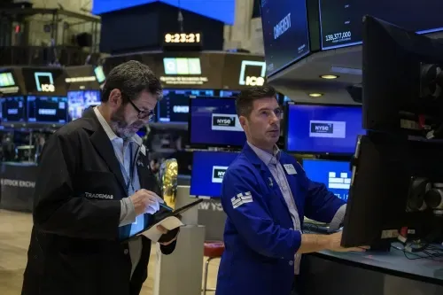 مستثمرون قلقون يتداولون بحذر قبيل صدور تقرير التضخم الأمريكي