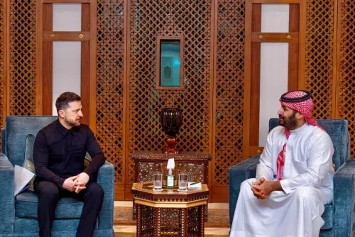 زيلينسكي يلتقي ولي العهد السعودي ويعرض خبراته وتقنياته في مجال مكافحة الطائرات المسيرة