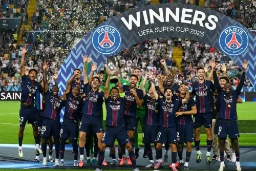 باريس سان جيرمان يحقق عودة مذهلة في اللحظات الأخيرة ويفوز بكأس السوبر بركلات الترجيح