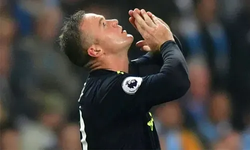Rooney scores 200th Premier League goal