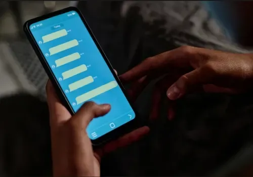 حكم قضائي في دبي يؤكد على تدقيق رسائل واتساب كأدلة قانونية