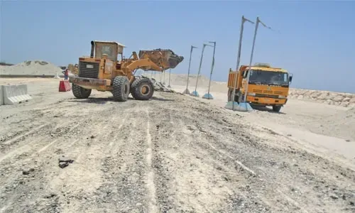 وزير الأشغال يتفقد مشروع طريق المحرق الدائري
