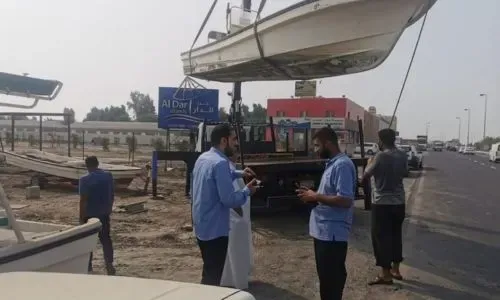 قوارب مهجورة على طرق البحرين تعيق حركة المشاة