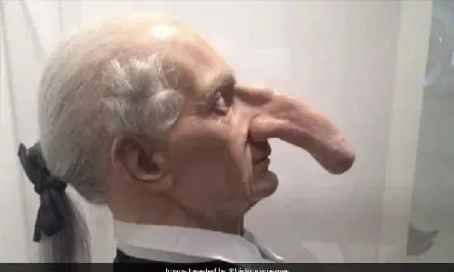 صورة رجل صاحب أطول أنف تنتشر بشكل واسع