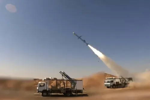 إيران تكشف عن أنظمة صاروخية في جزر استراتيجية بالخليج