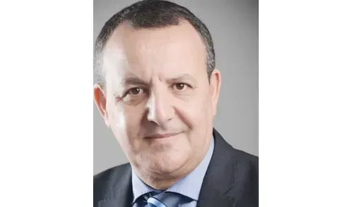 تعيين لونيس مادين مستشاراً فنياً للاتحاد البحريني للسباحة