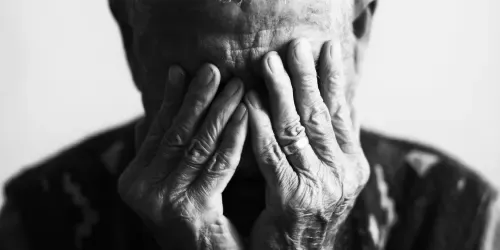 محكمة بحرينية تسترد عقاراً مُنح لابنة بسبب سوء معاملتها لوالدها