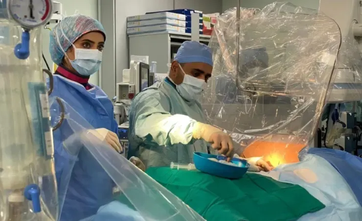 فريق طبي بحريني يجري ثلاث عمليات ناجحة لإصلاح الصمام الميترالي