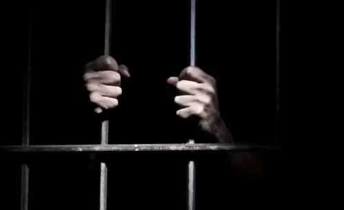 سجن عامل في مطعم بتهمة سداد فواتير هيئة الكهرباء والماء ببطاقات مسروقة