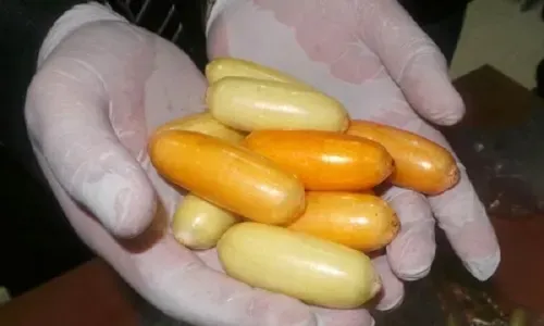 القبض على رجل في مطار البحرين الدولي أخفى كبسولات مخدرة داخل أحشائه