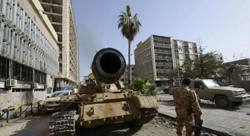 مسلحون يختطفون وزيراً في حكومة طرابلس بليبيا