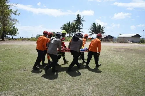 Paralysed Woman Found Alive Days After Quake Destroys Home in Indonesia