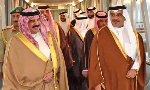 البحرين والإمارات تعززان علاقاتهما