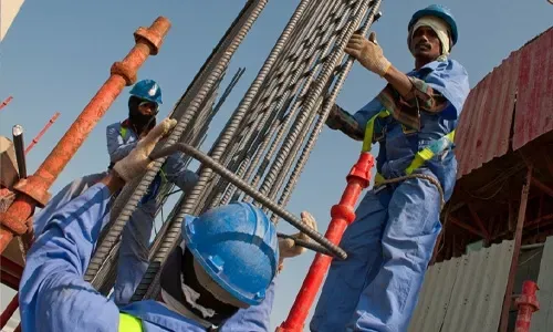 دعوات في البحرين للإبلاغ عن مخالفات حظر العمل الخارجي خلال الصيف