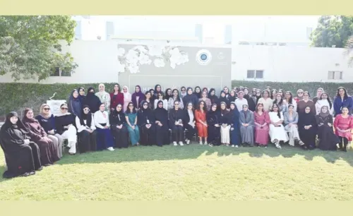 مجموعة يوسف بن أحمد كانو تكرم موظفاتها
