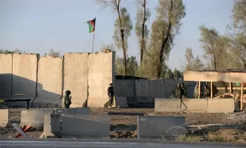 مقتل ثمانية أشخاص على الأقل في هجوم لطالبان على مطار أفغاني