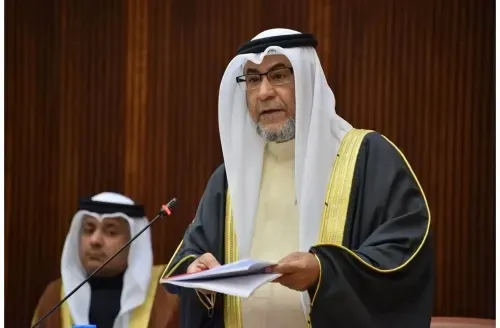 الوزير غانم البوعينين: اشتراط درجة الماجستير لجميع الموظفين الأجانب "غير مجدٍ"