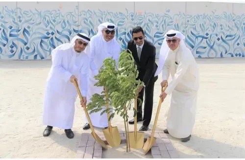 الوزير يطلق مشروع التشجير في ديار المحرق