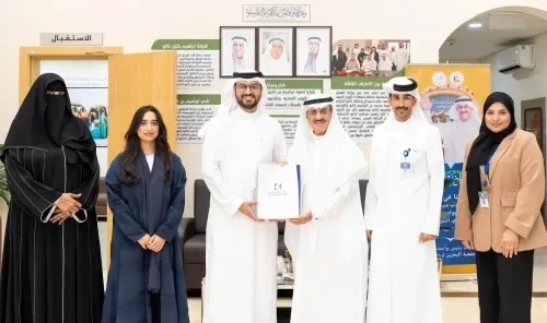 إبراهيم خليل كانو للتنمية الاجتماعية توزع بطاقات هدايا العودة إلى المدارس