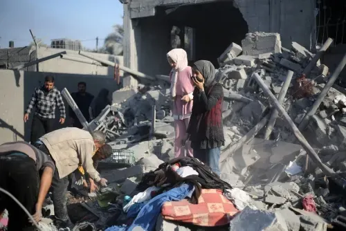 الإسرائيليون والفلسطينيون ينهون عاماً مظلماً دون أفق لنهاية الحرب