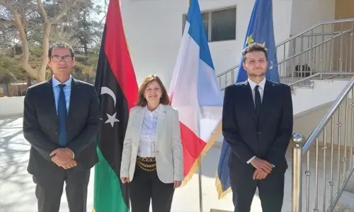 فرنسا تعيد فتح سفارتها في ليبيا