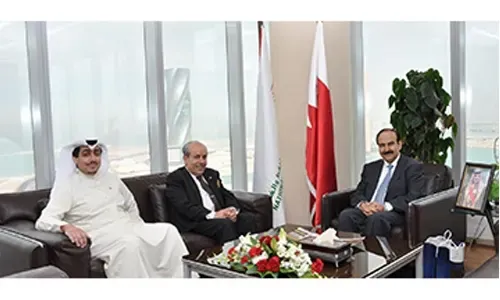 وزير الطاقة يستقبل مسؤولين بشركة