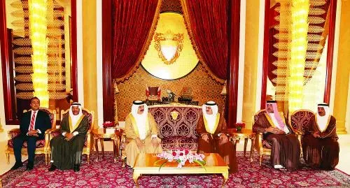 الملك يتسلم التقرير السنوي