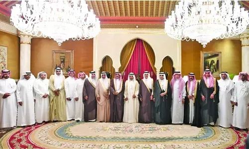 Premier receives Saudi press delegation