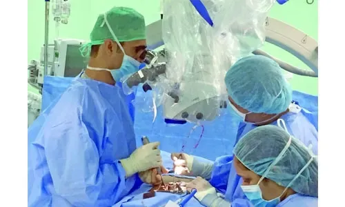 عملية هي الأولى من نوعها تنقذ مريضاً يبلغ من العمر 80 عاماً