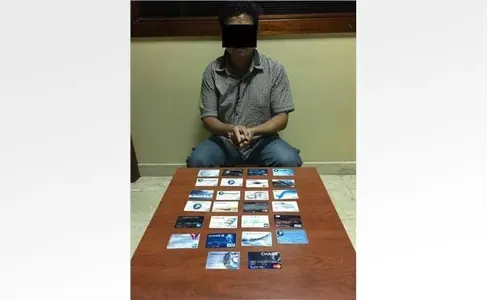 القبض على آسيوي بحوزته بطاقات ائتمان مزورة
