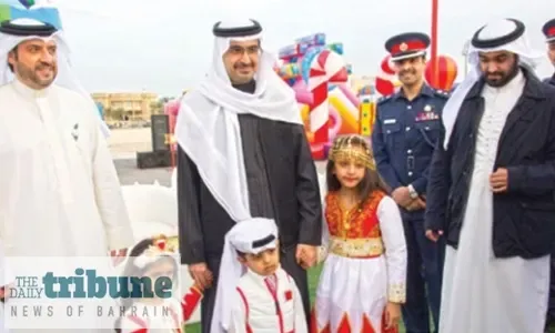 ما يقرب من 30 ألف شخص يحضرون احتفالات العيد الوطني في المحافظة الجنوبية