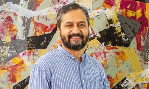 الفنان سوديب يستعد لعرض أعماله في مرفأ البحرين المالي