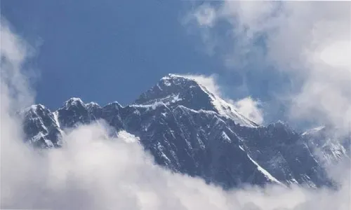 ارتفاع جبل إيفرست يزداد بنحو متر ليصل إلى مستوى جديد